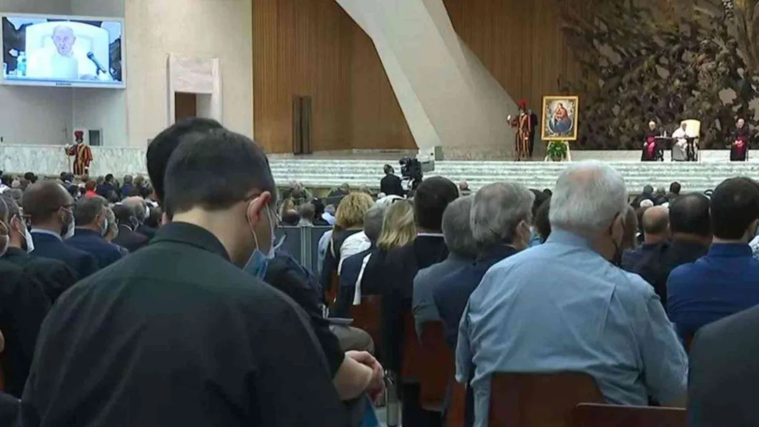 Il Papa: «La parrocchia è casa di tutti. Non è un club esclusivo»