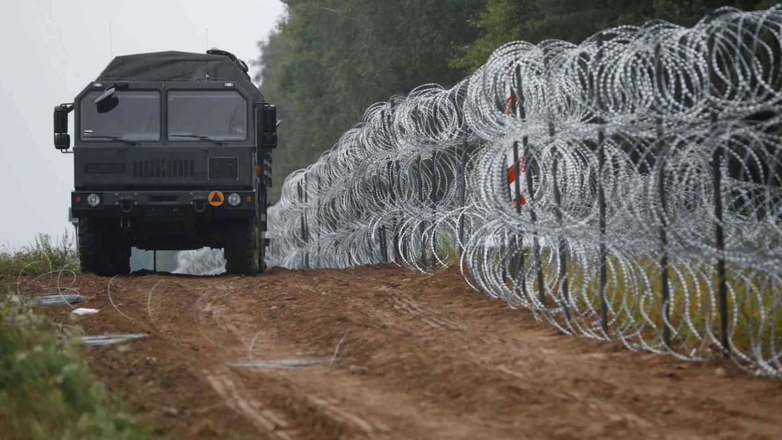 Tre profughi morti per freddo al confine tra Polonia e Bielorussia