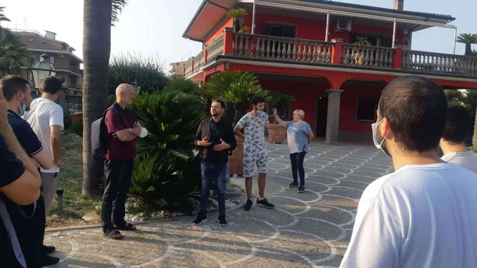 Coi seminaristi nelle ville confiscate ai Casamonica