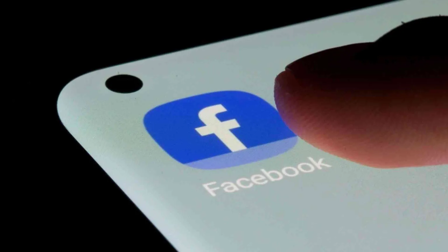 Facebook, Instagram e WhatsApp, il giorno dopo il down: le scuse e le perdite