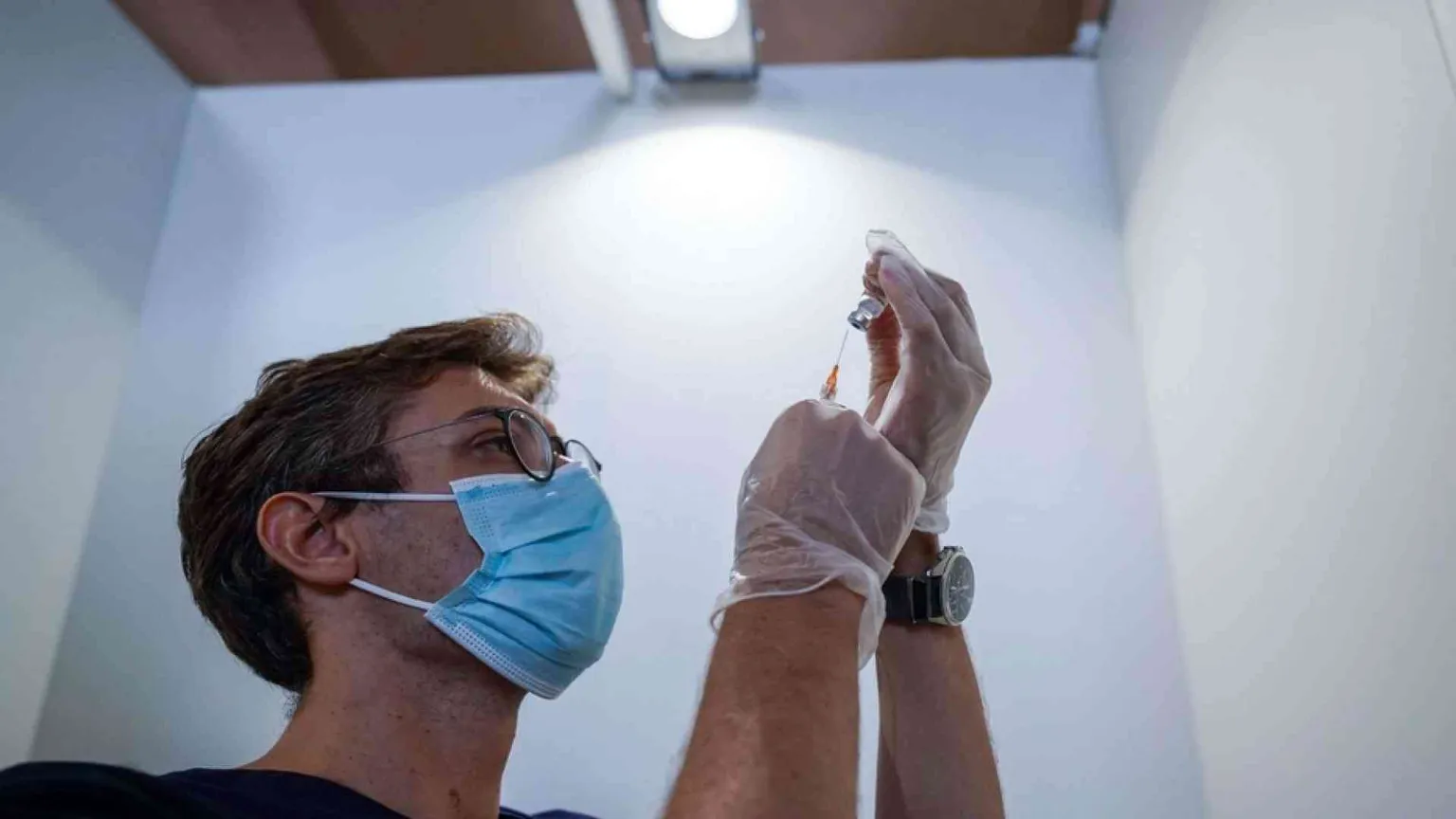 Dati dell'Aifa: i vaccini sono sicuri. Perché non ha più senso dire di no
