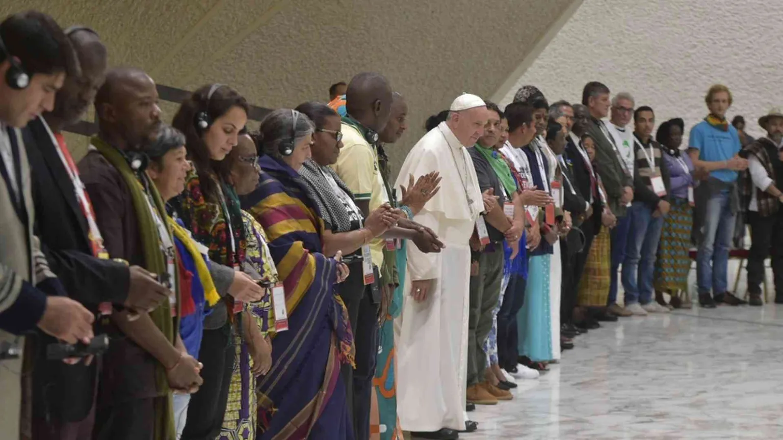 Salario universale e riduzione dell'orario: le "ricette" del Papa