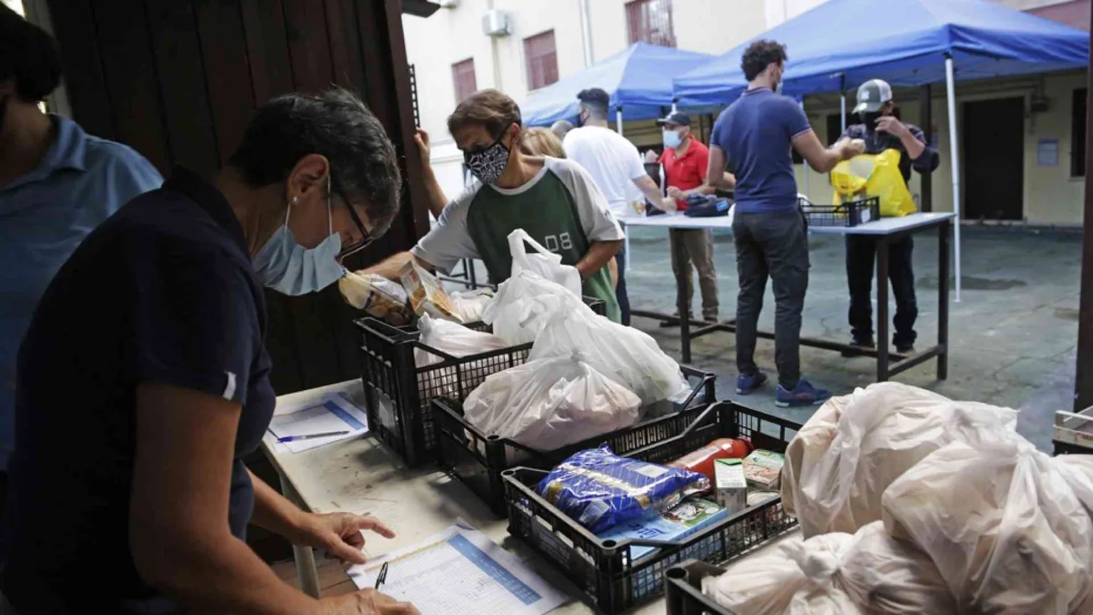 Quasi due milioni di poveri alla Caritas, allarme madri sole e minori