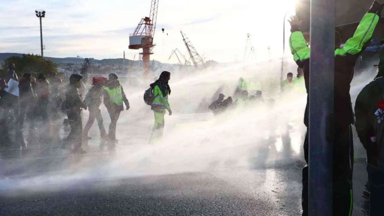 Sgomberato il porto di Trieste, ma la protesta va avanti