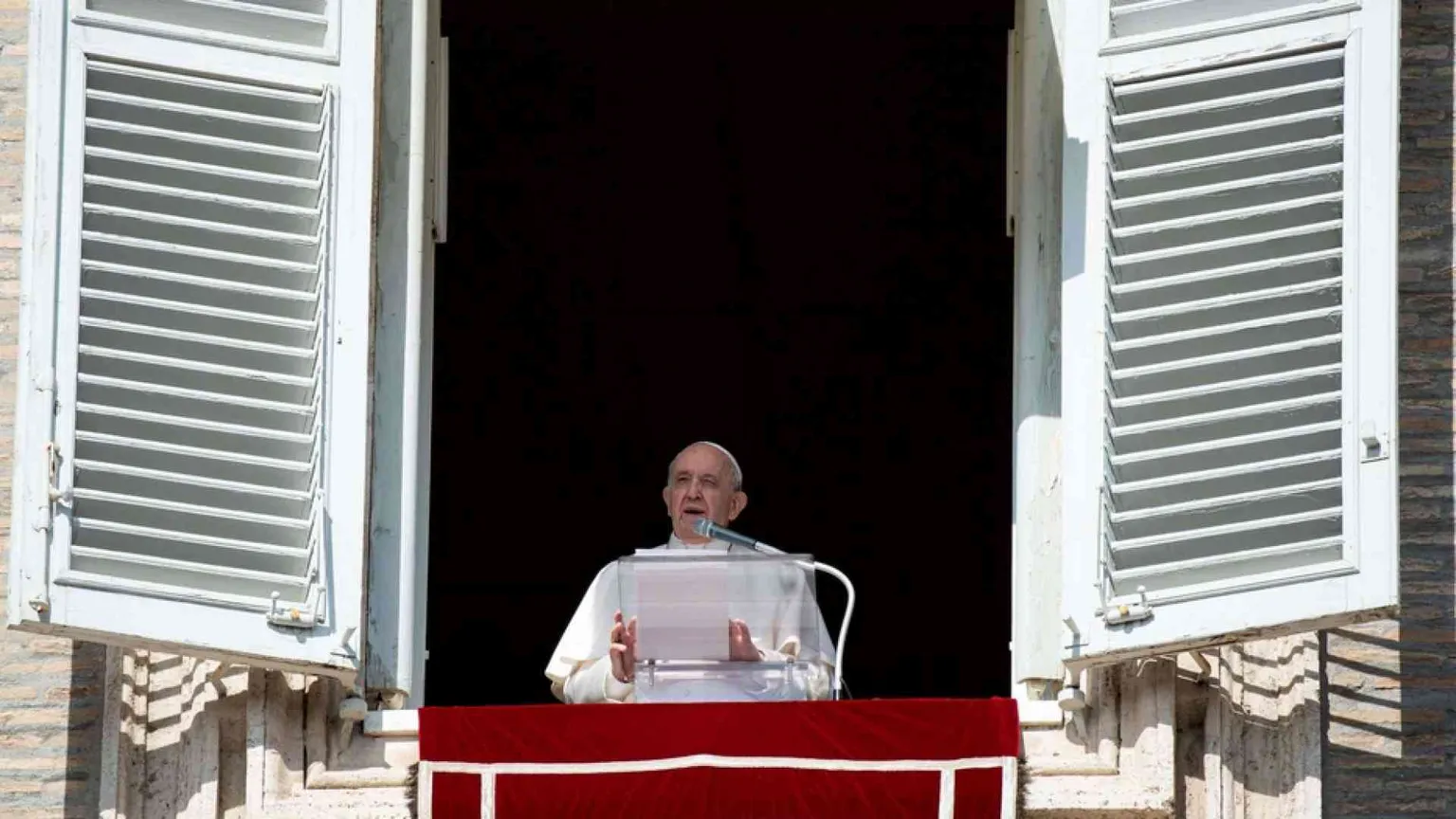 Il Papa: "Aiutiamo i rifugiati in Libia, sento le loro grida"