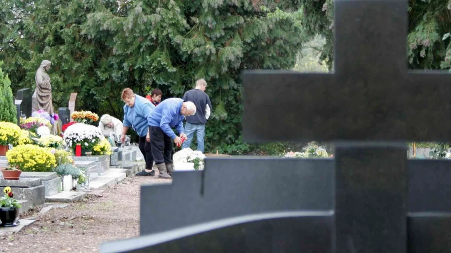«Con la visita ai cimiteri riscopriamo l'essenziale»