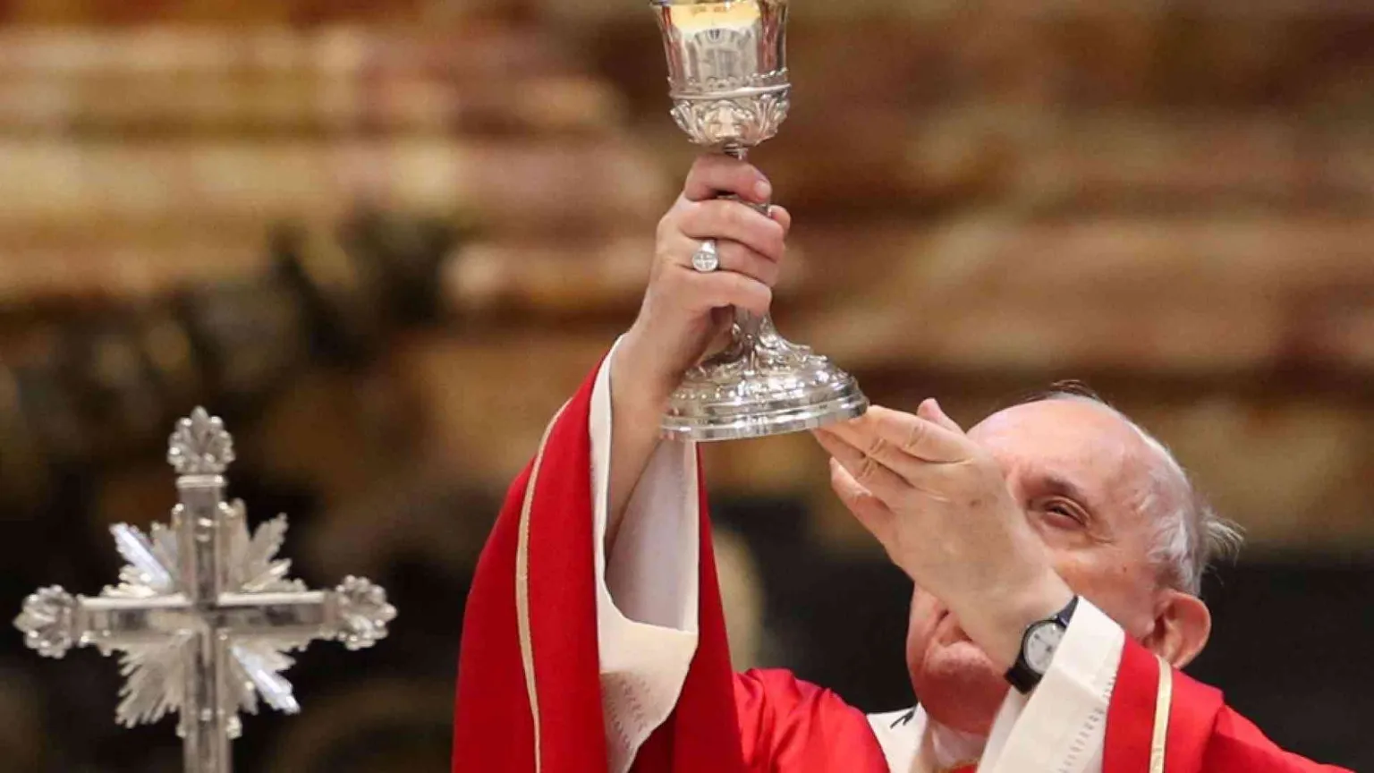Il Papa: «Dio accompagna soprattutto nel dolore. E piange prima di noi»