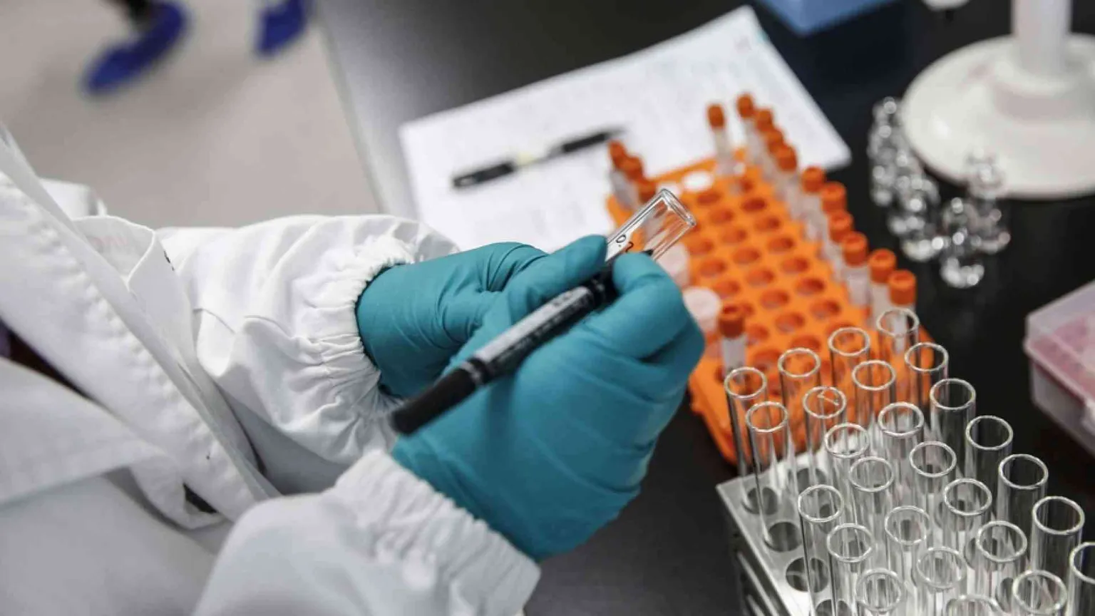 «Vaccini (per tutti) in soli cento giorni. Così fermeremo le nuove pandemie»