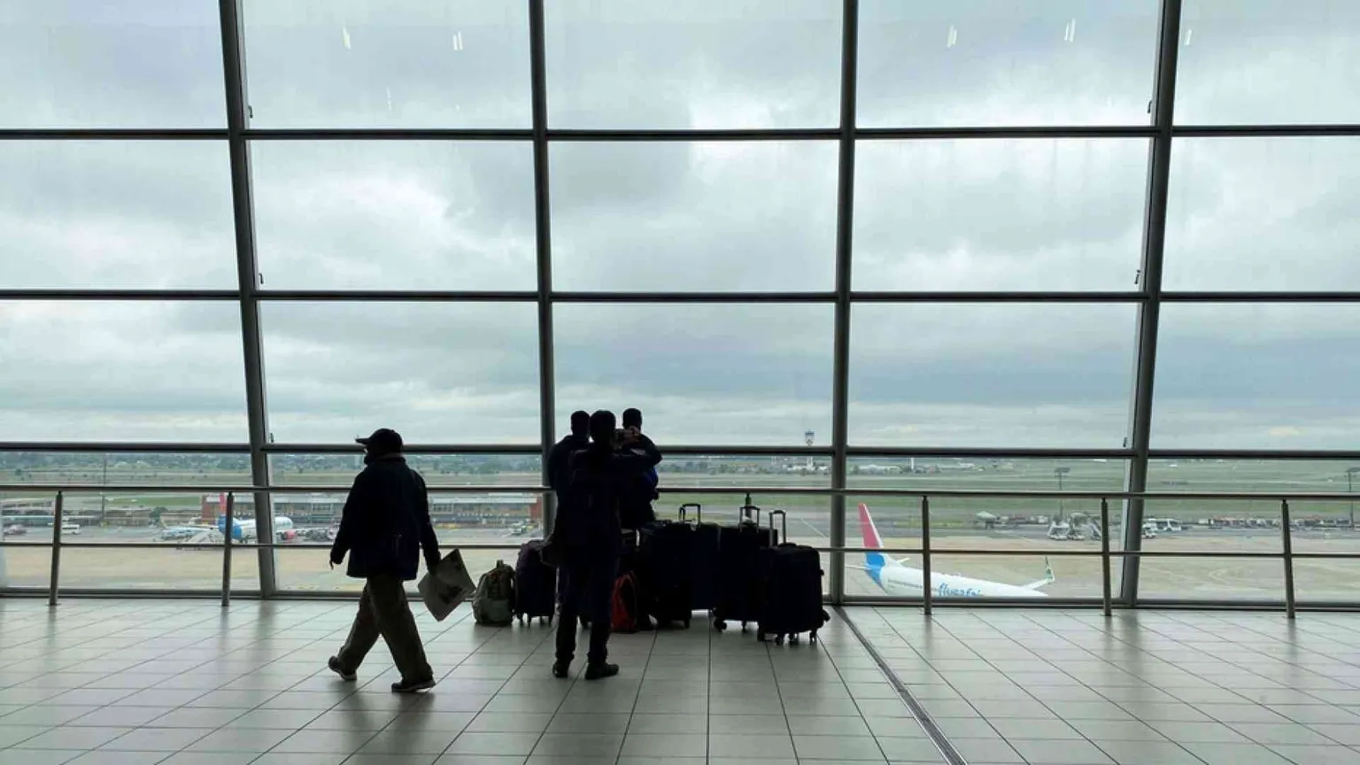 Così Omicron è già arrivata in Italia. Ora tutti vogliono chiudere i confini