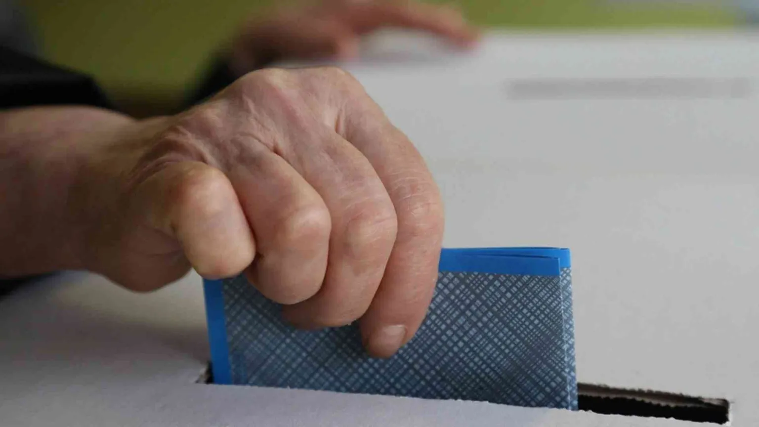 Il voto mobile nel deserto politico delle periferie