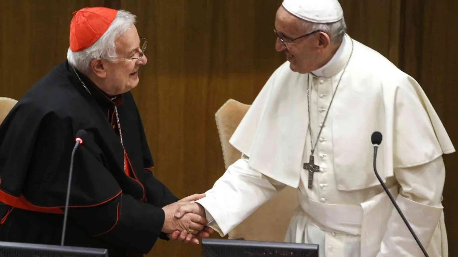 L'augurio di buon compleanno a papa Francesco, luce di Cristo offerta insieme