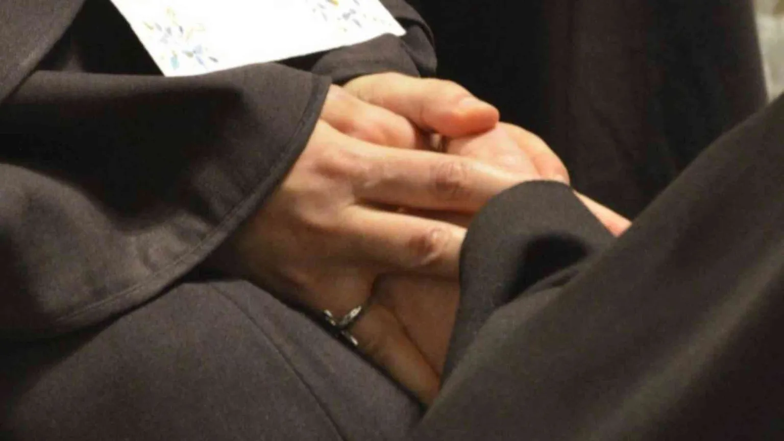 Religiose vittime di abusi, le testimonianze che strappano il velo del silenzio