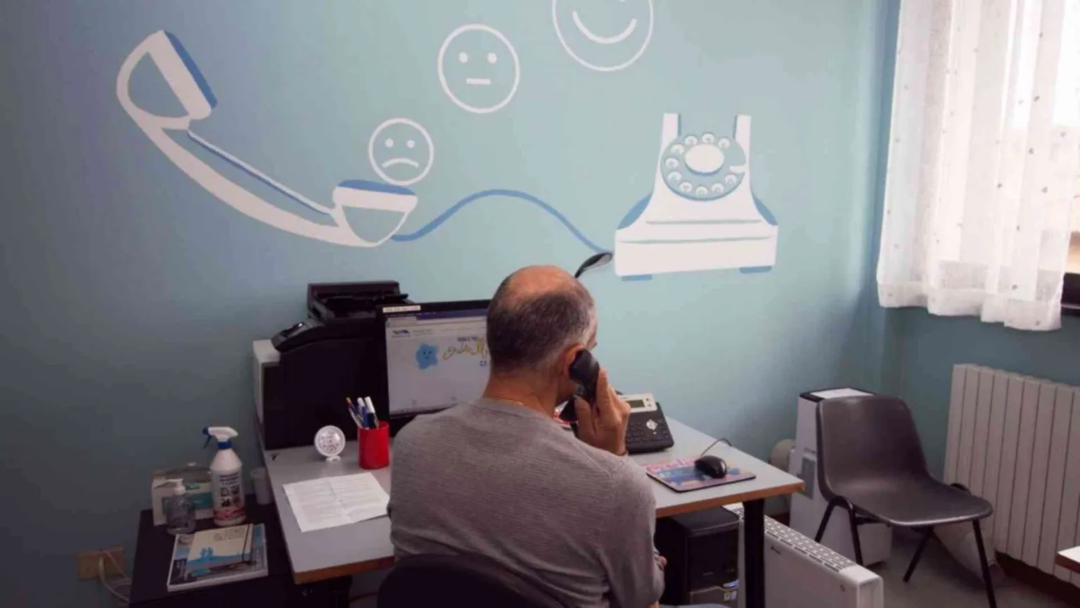 A Natale e Santo Stefano «doniamo tempo a chi è solo». Al telefono
