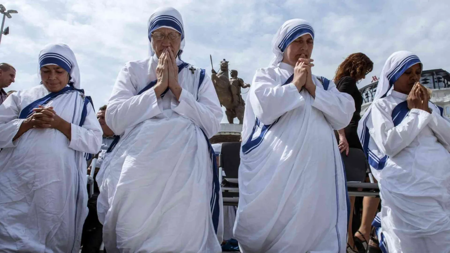 Il blocco dei conti esteri, le suore di Madre Teresa: il governo spieghi