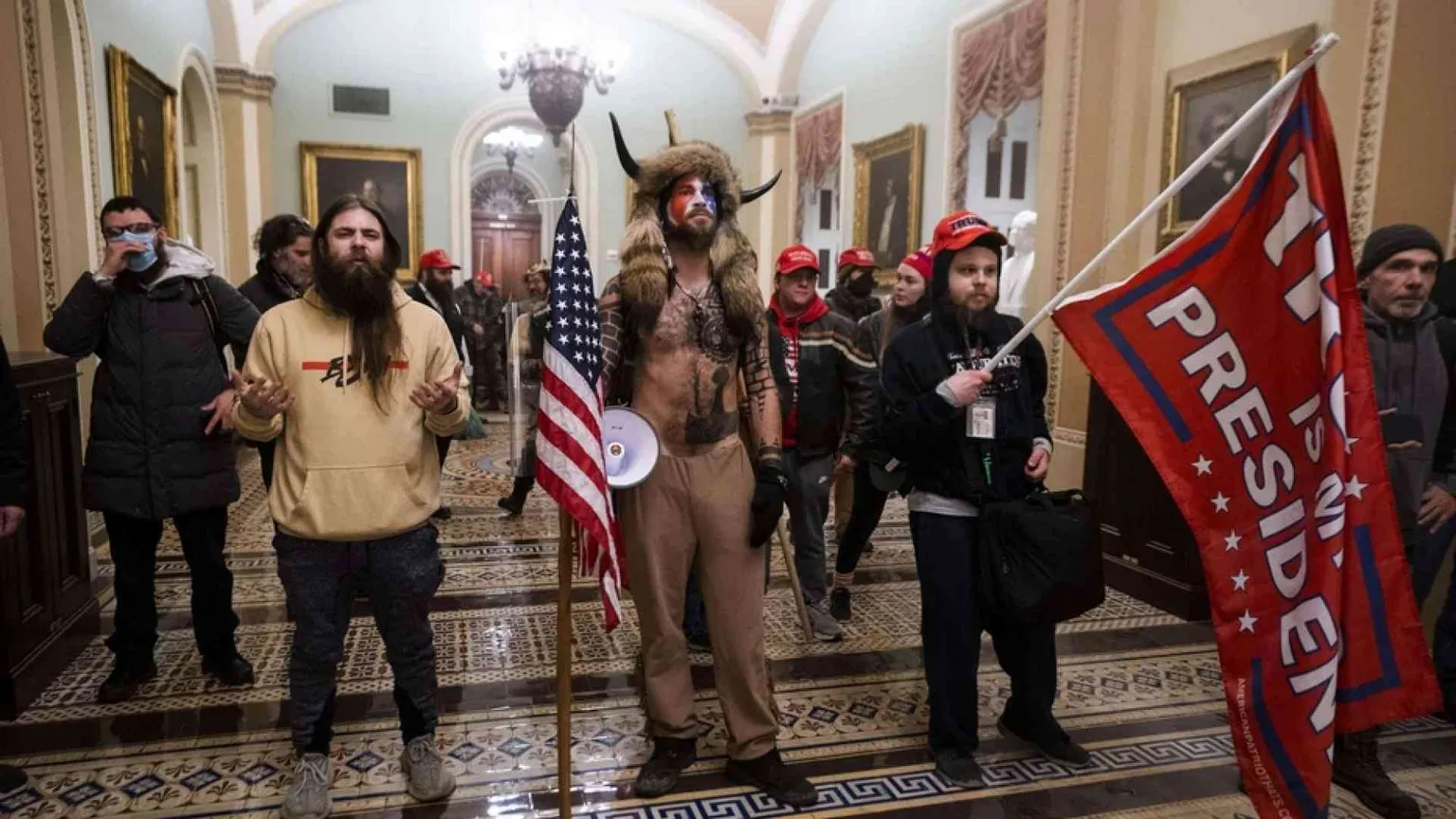 A un anno dall'assalto al Congresso l'America si ritrova ancora divisa