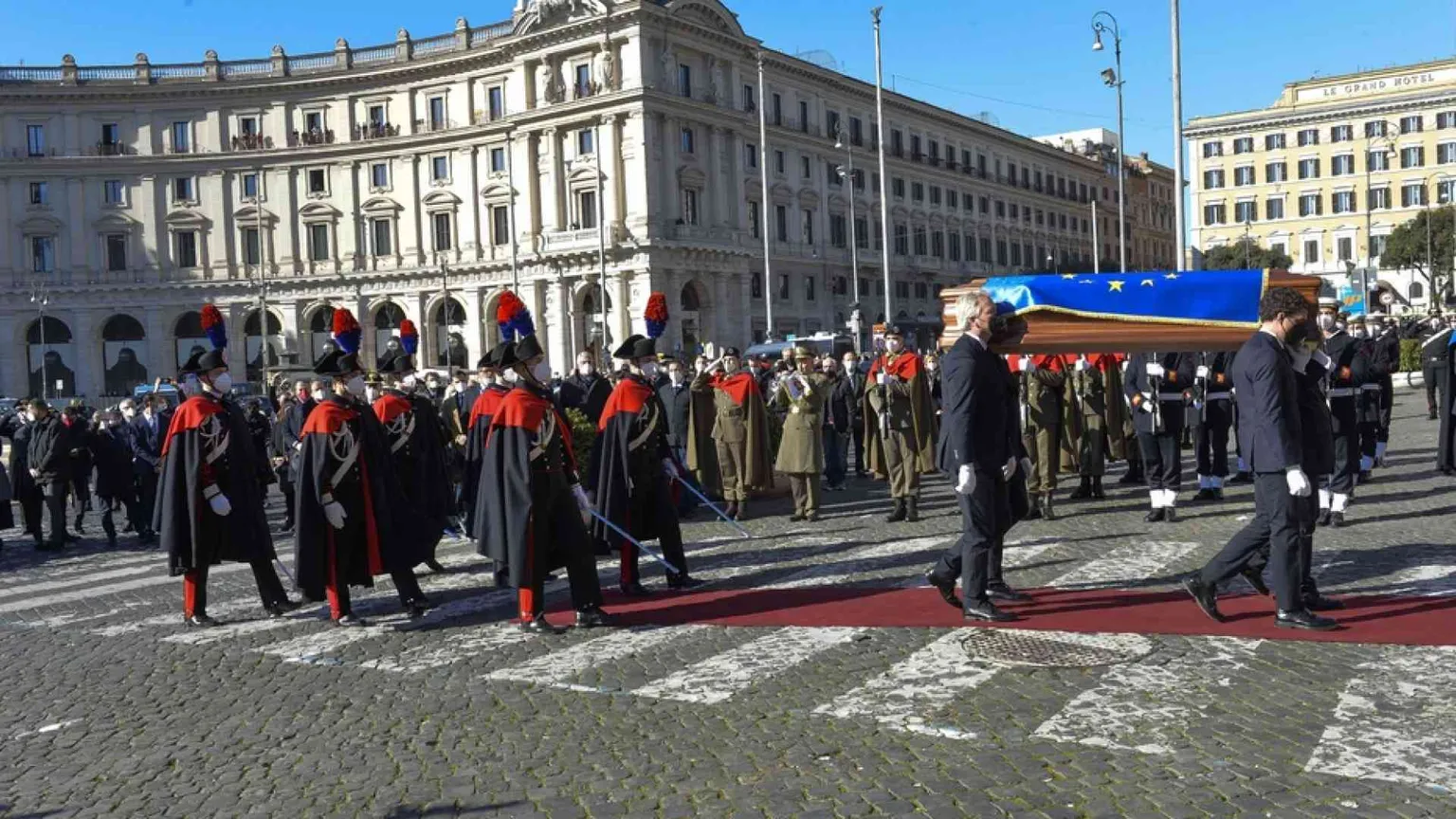 Zuppi: «Credente sereno, dalla parte della persona»