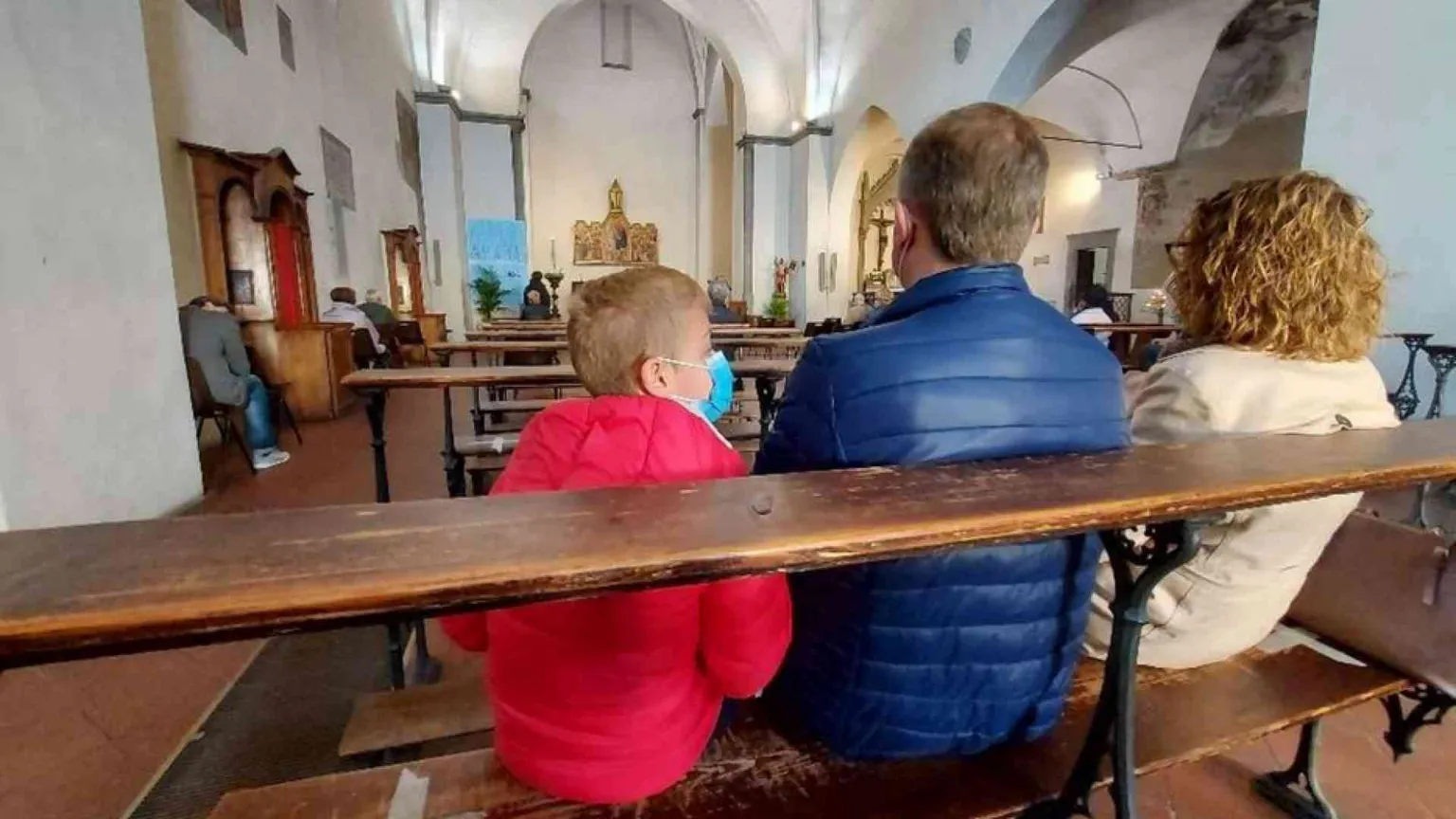 Dallo stop al catechismo ai controlli. Nelle diocesi è l'ora della prudenza