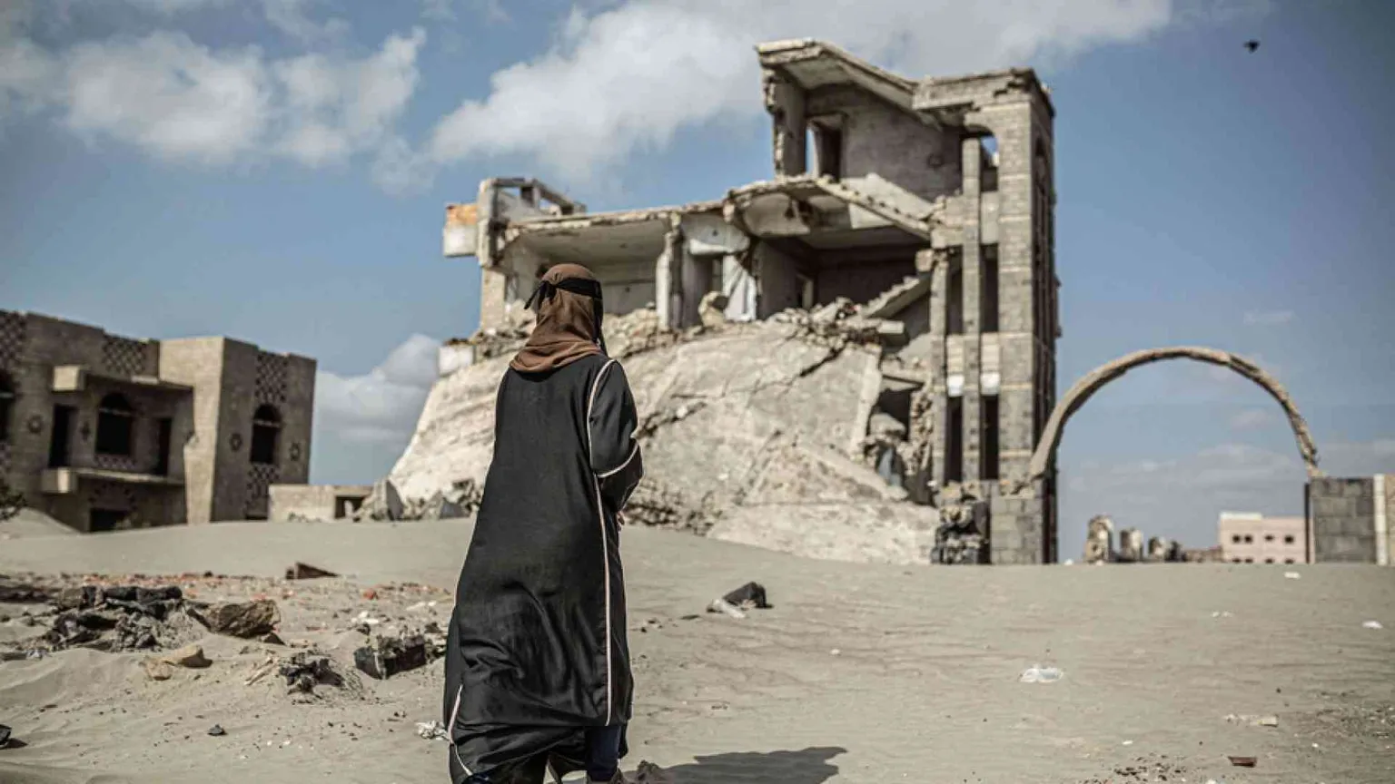 Yemen, strage infinita. Bombardati anche gli impianti idrici