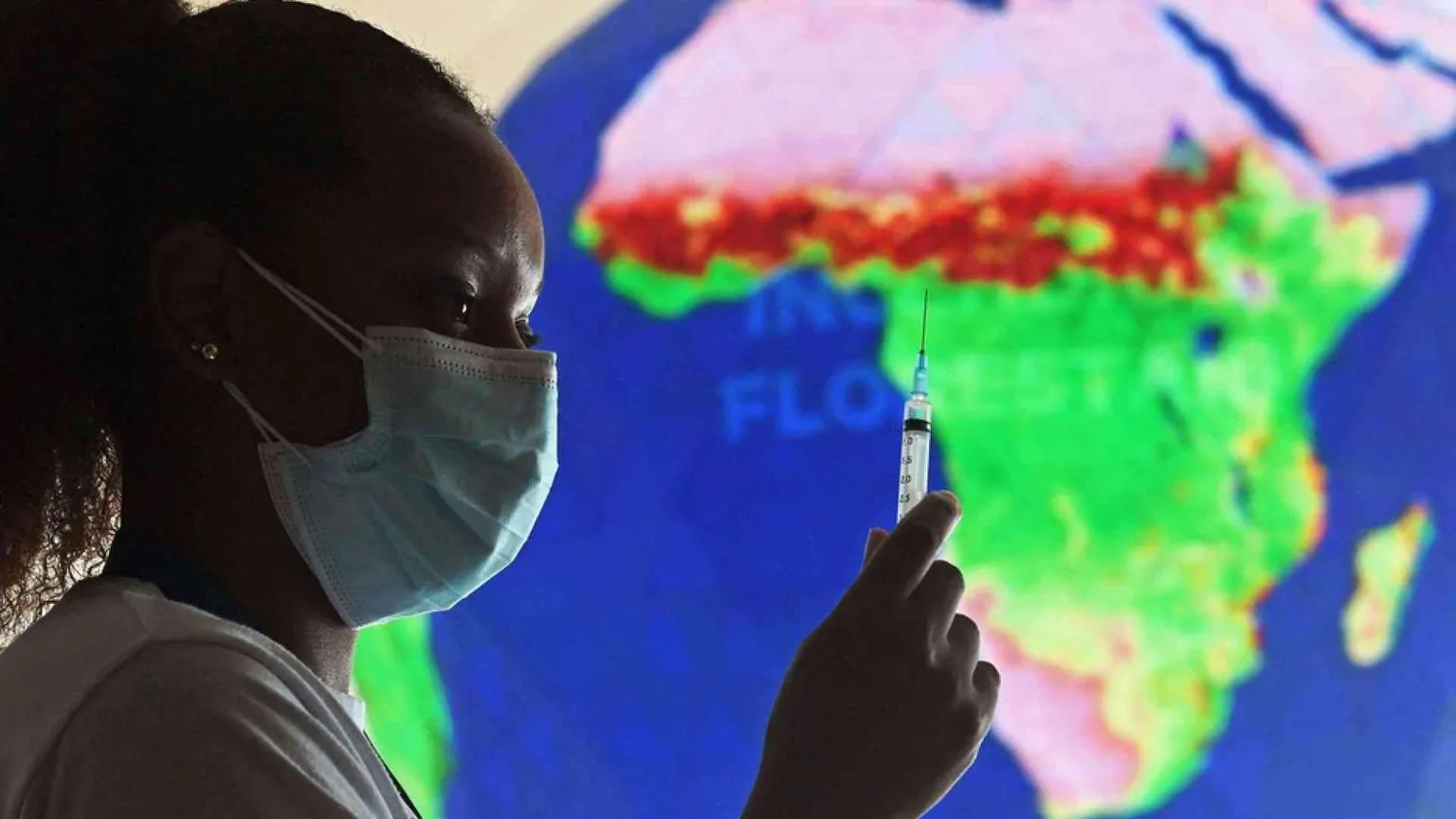 C'è un utile «doppio binario» per globalizzare le vaccinazioni