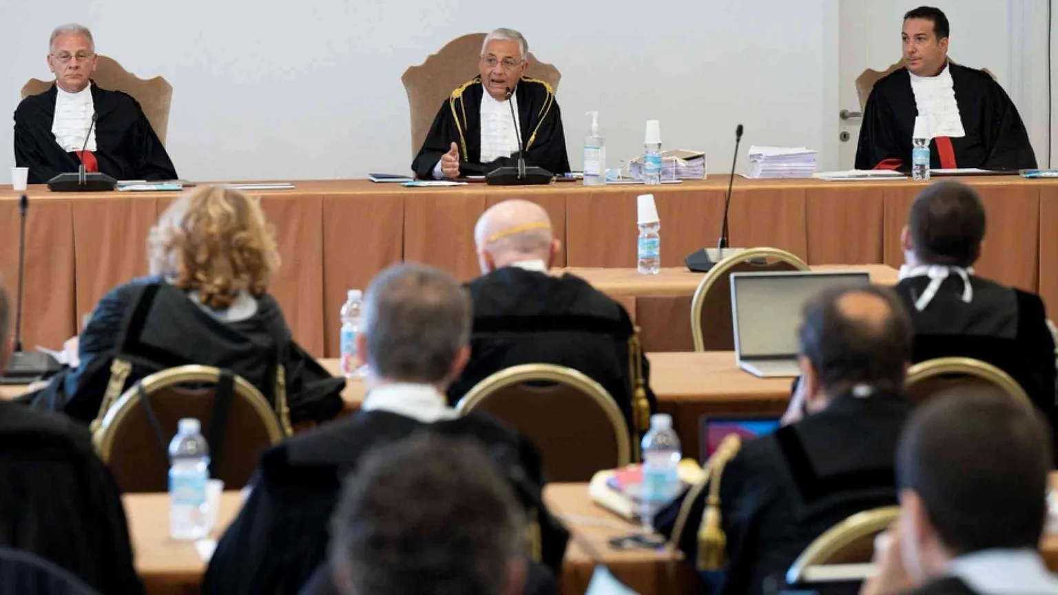 Nuovo rinvio a giudizio per Becciu. Archiviato Di Ruzza