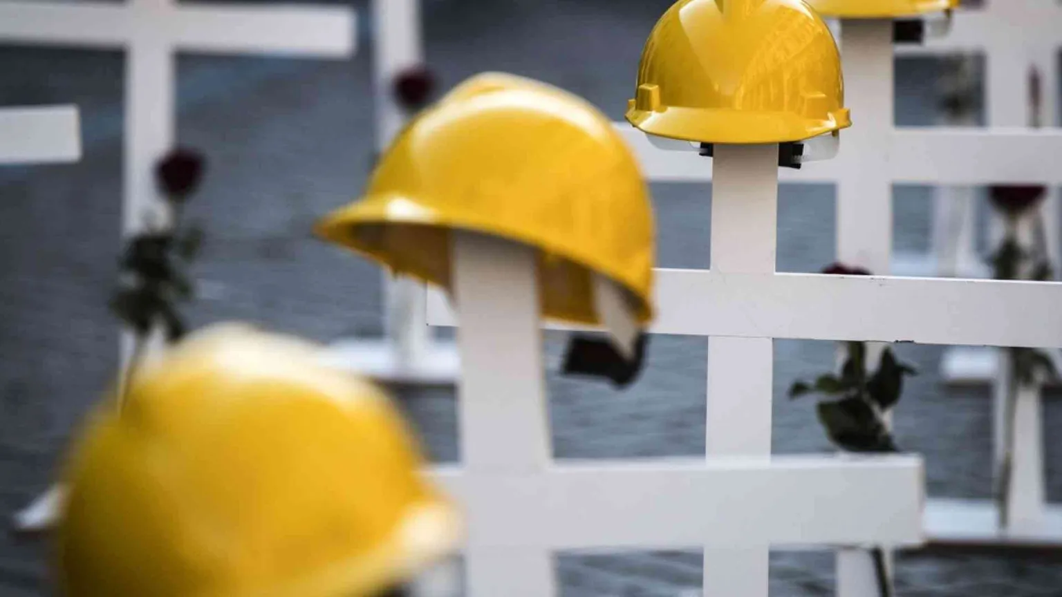 Morti sul lavoro, 1.221 nel 2021. Uno su 4 causato dal Covid