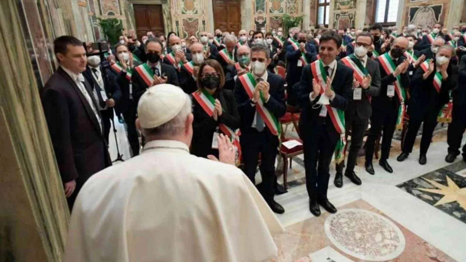 Il Papa ai sindaci: investire in bellezza, educazione, legalità