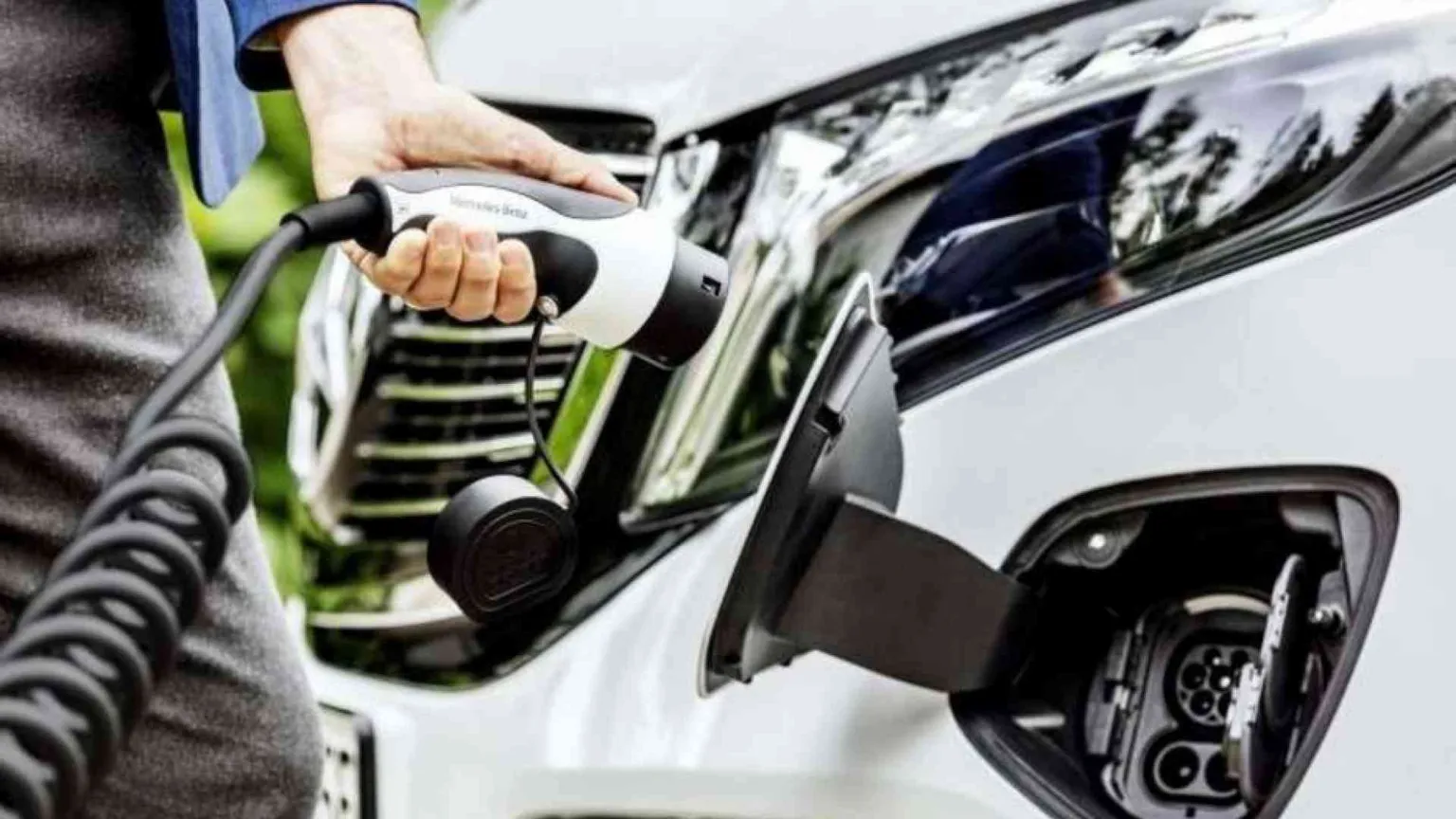 I nuovi poveri della mobilità, il rischio dell'auto "green"