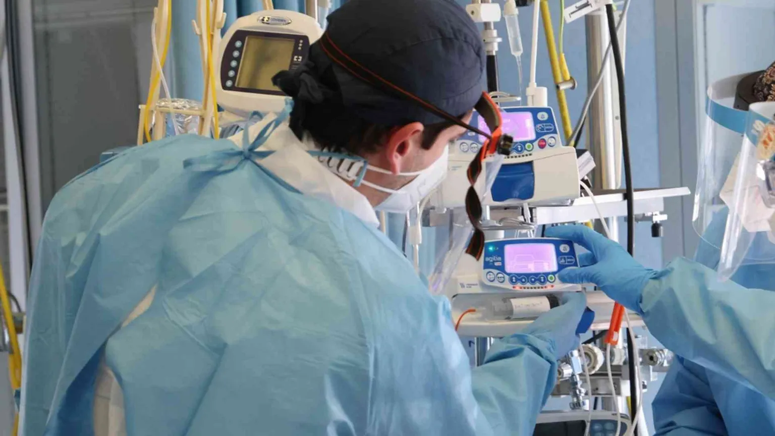 Impediscono il trapianto al figlio: solo sangue no vax. Interviene il giudice