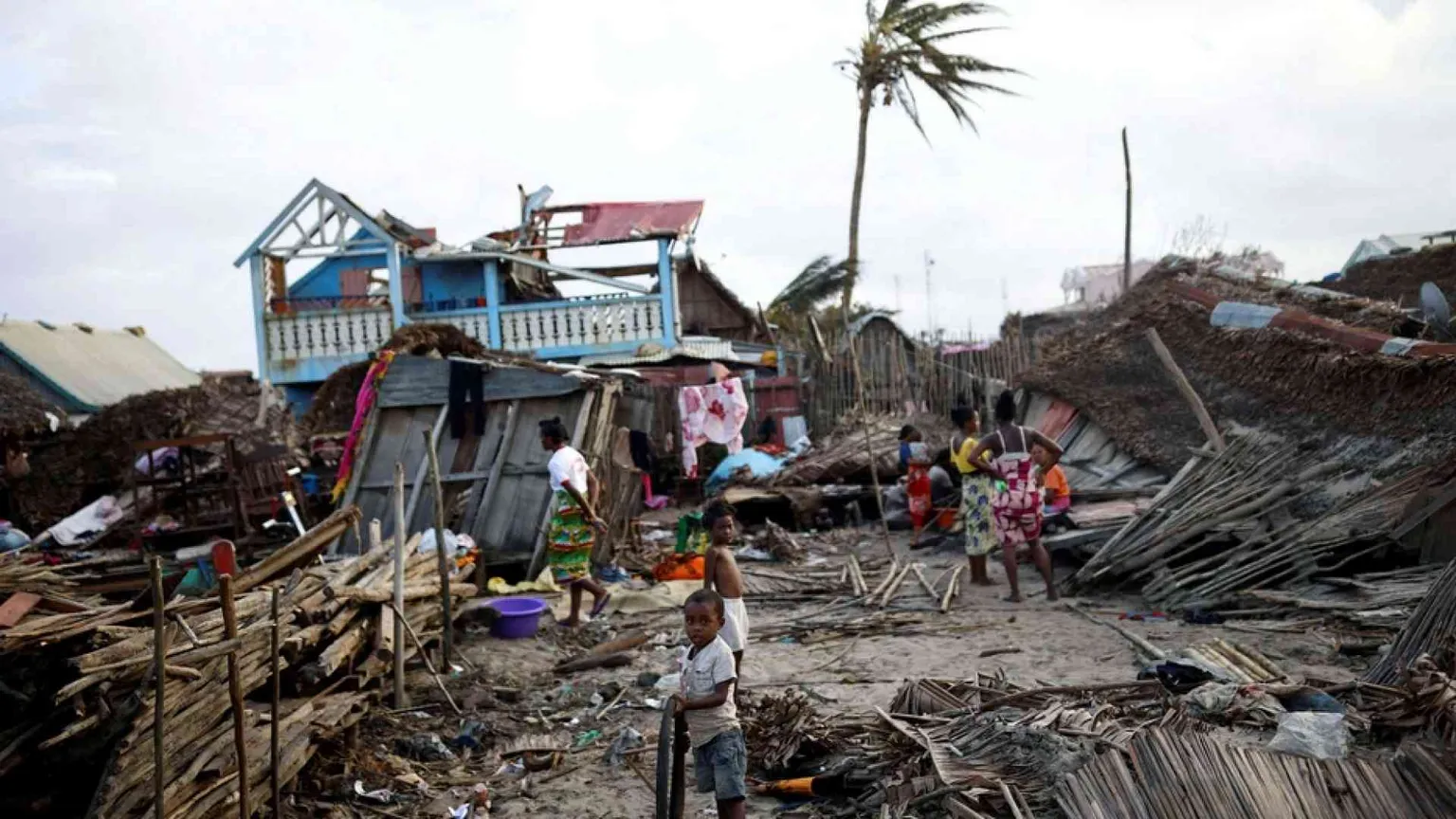 Il ciclone Batsirai colpisce il Madagascar: oltre 90 morti e migliaia di sfollati