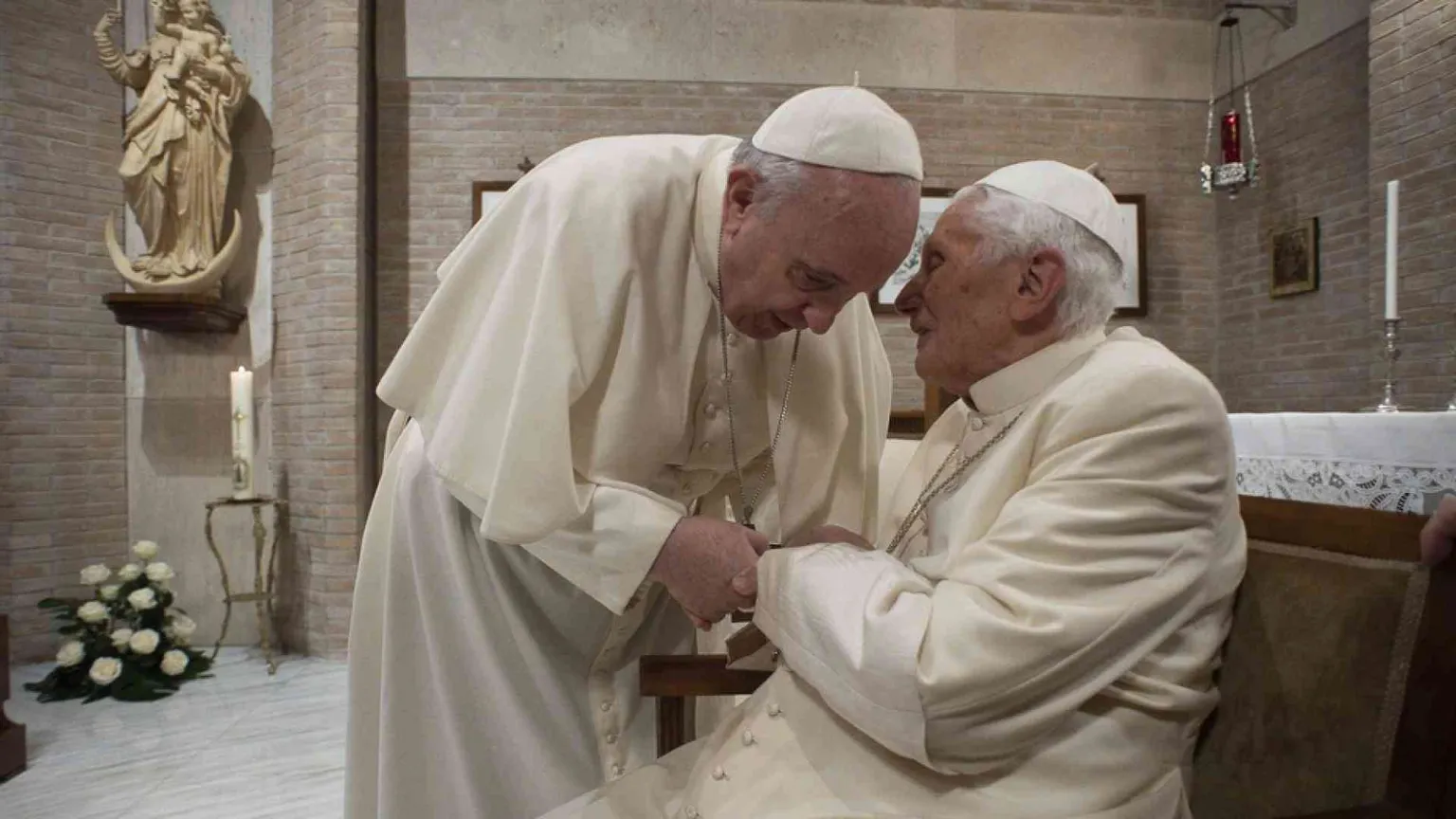 Gaenswein: «Bellissima lettera di sostegno da papa Francesco a Benedetto»