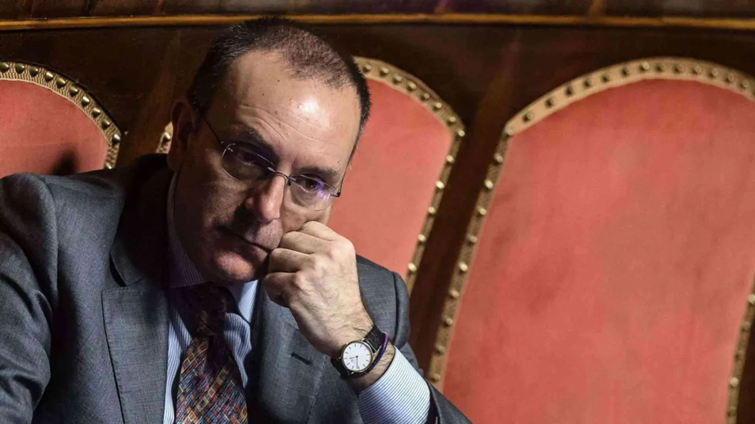 Il presidente Commissione Esteri Petrocelli (M5s) si sfila e chiede la crisi