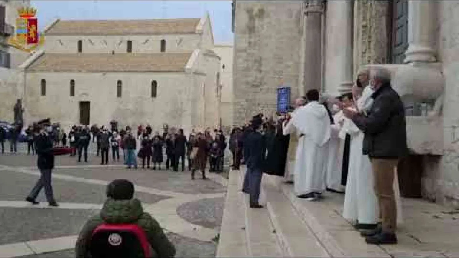 La Polizia restituisce gli oggetti sacri rubati alla statua di san Nicola