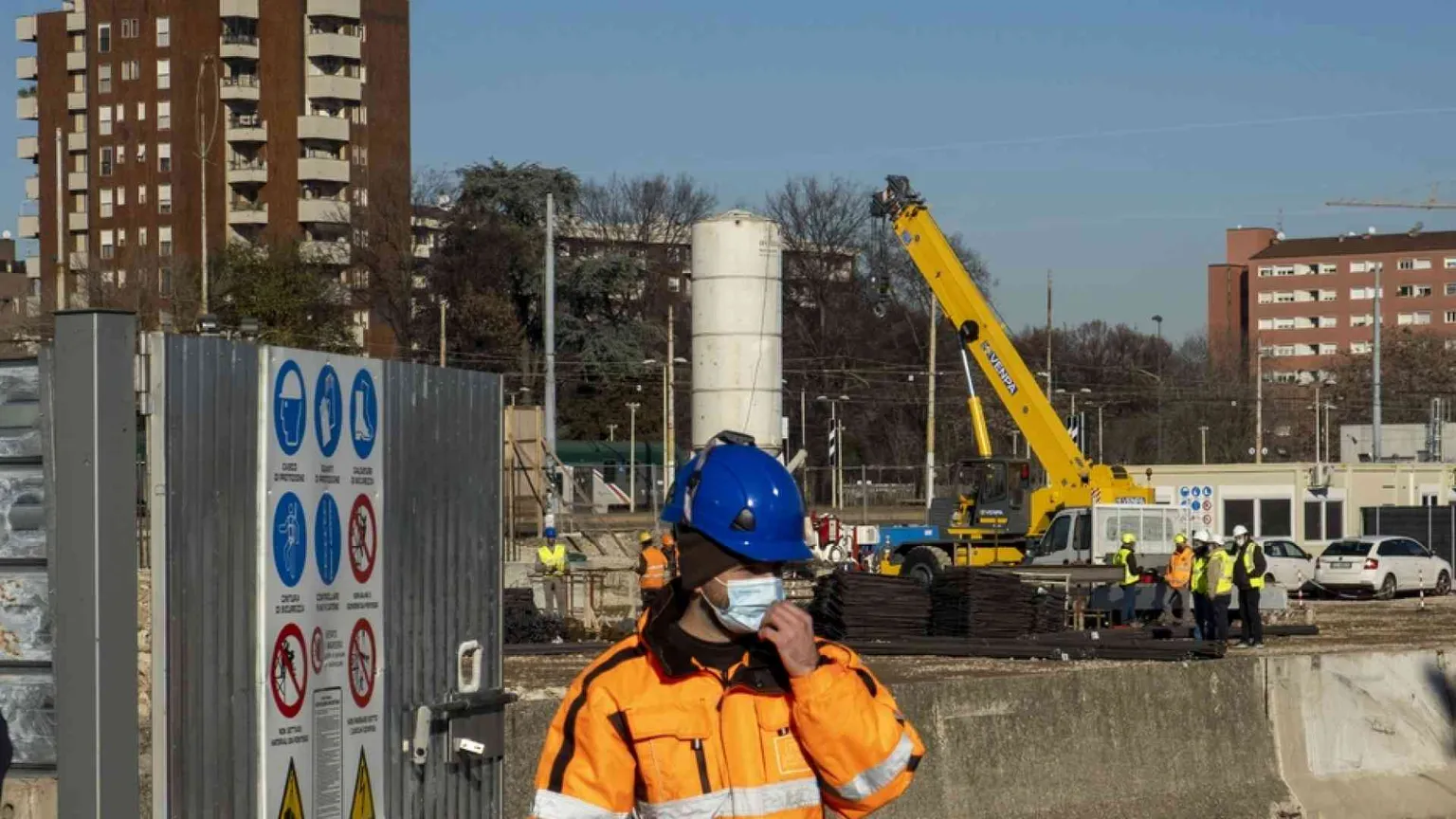 Scarso, incerto e sempre più fragile: il lavoro fa festa tra mille problemi