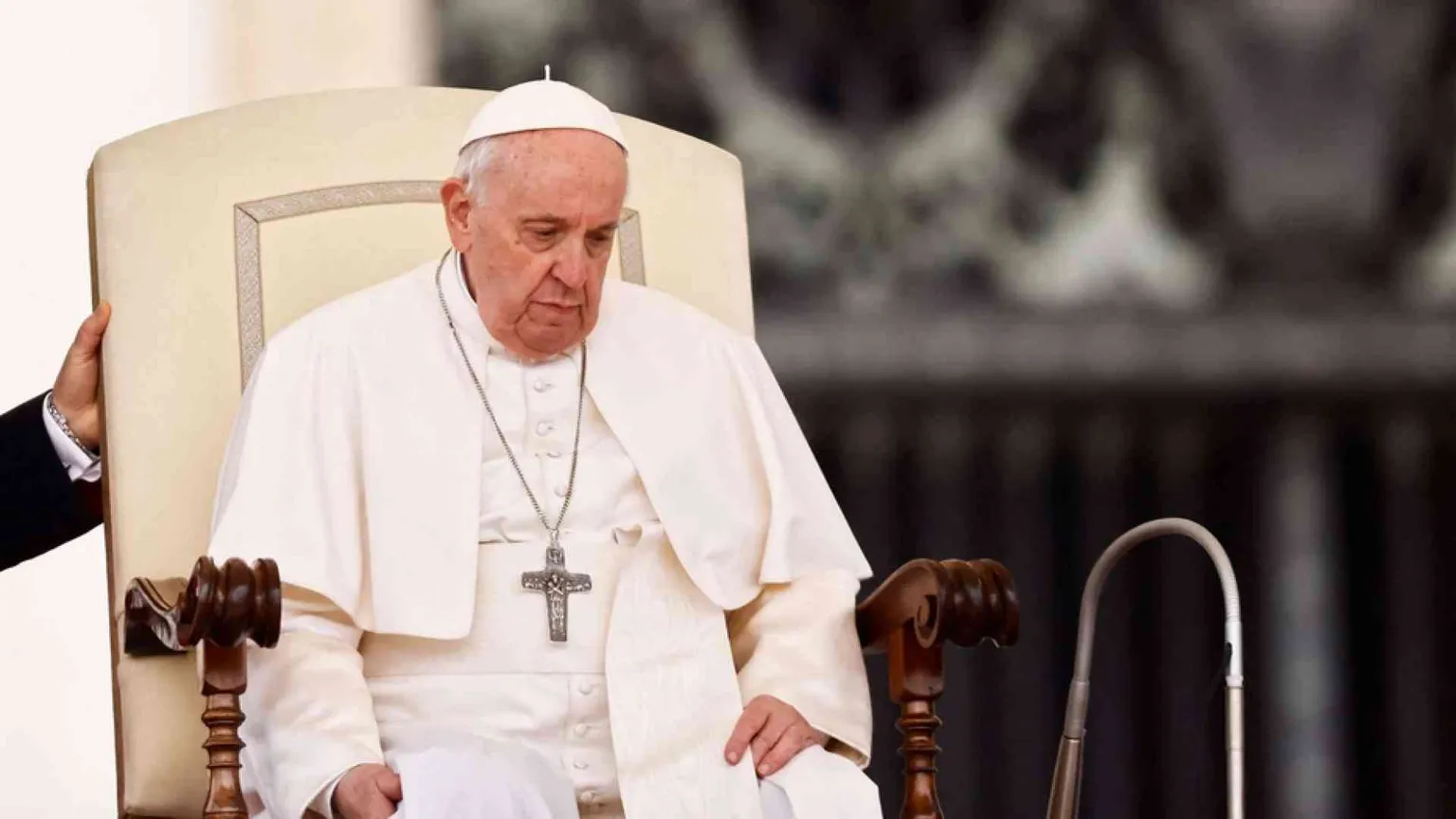 Il Papa: affidiamo a Maria la pace in Europa e nel mondo