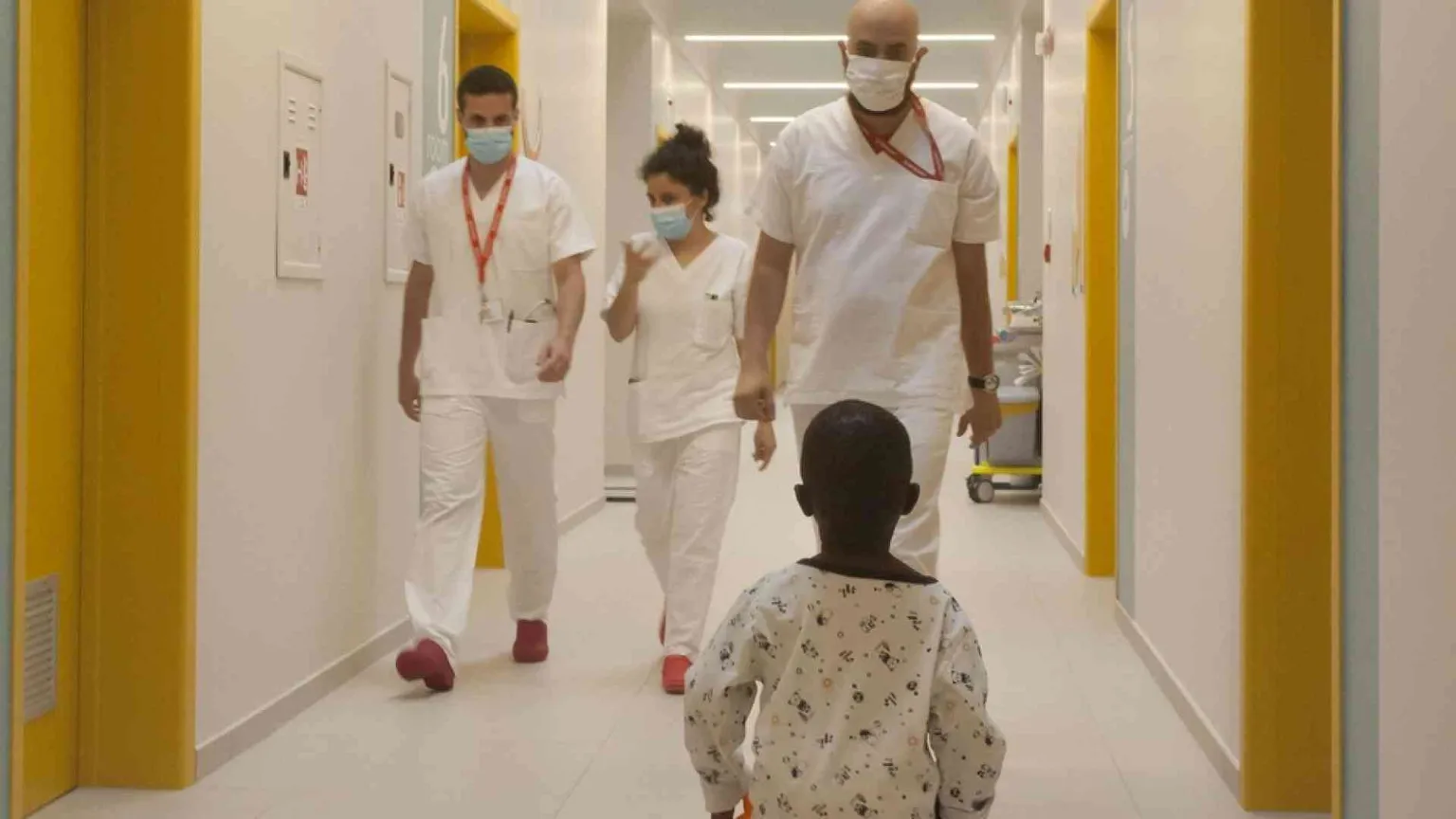 In Uganda l'ospedale "scandalosamente bello" voluto da Gino Strada