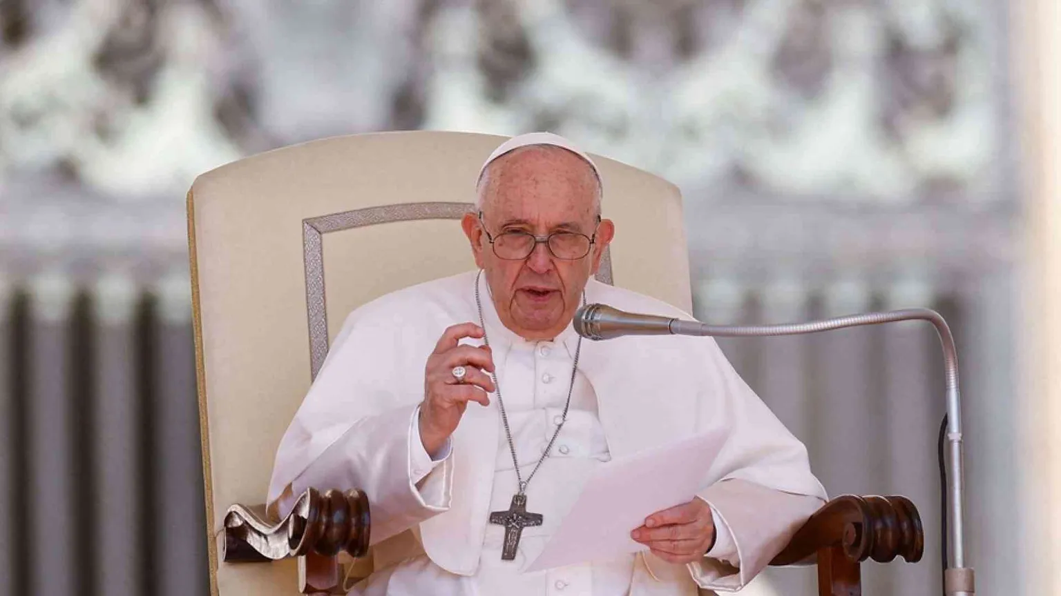 Il Papa: donne coraggiose, nonne fonte di saggezza