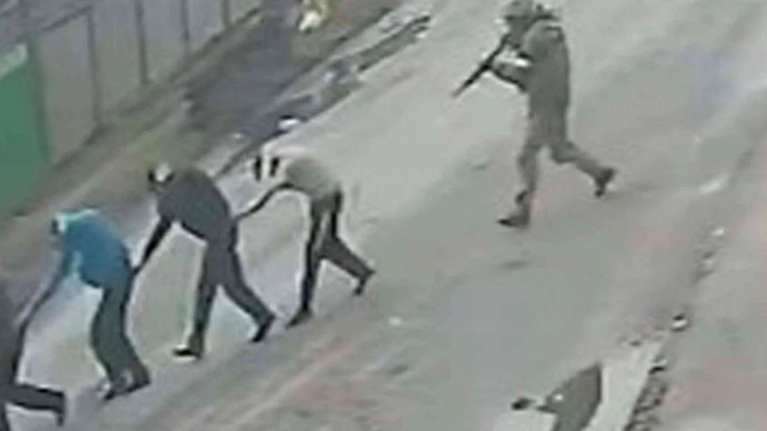 Esecuzioni di civili a Bucha: le prove nei video delle telecamere di sicurezza