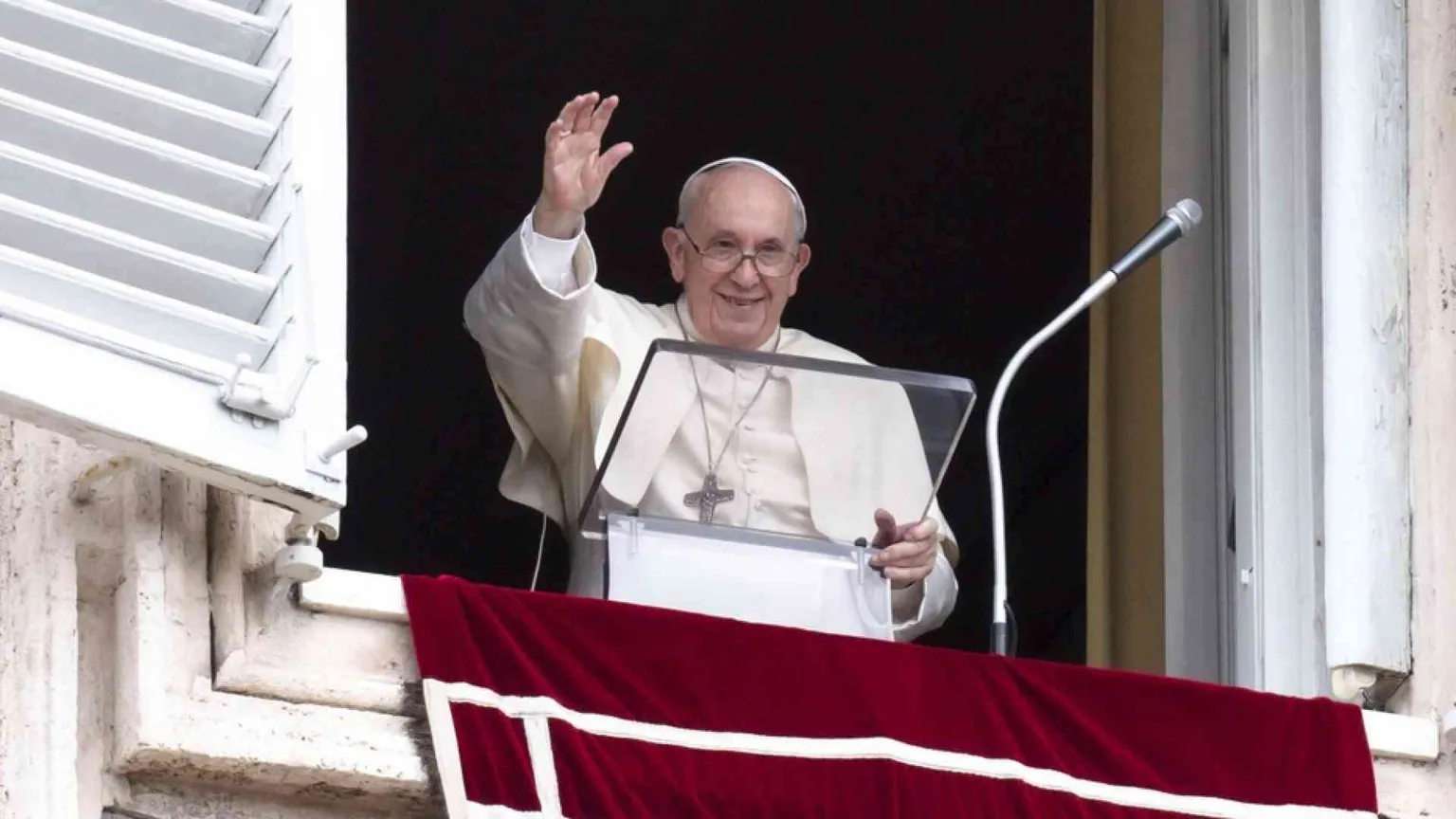 Il pensiero del Papa al Rosario per la pace di domani