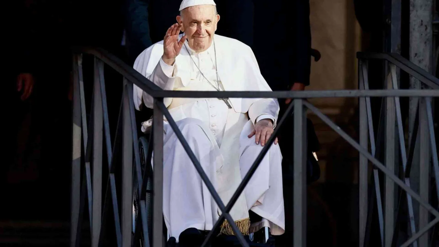 Il Rosario per la pace con il Papa: la preghiera può cambiare le sorti del mondo