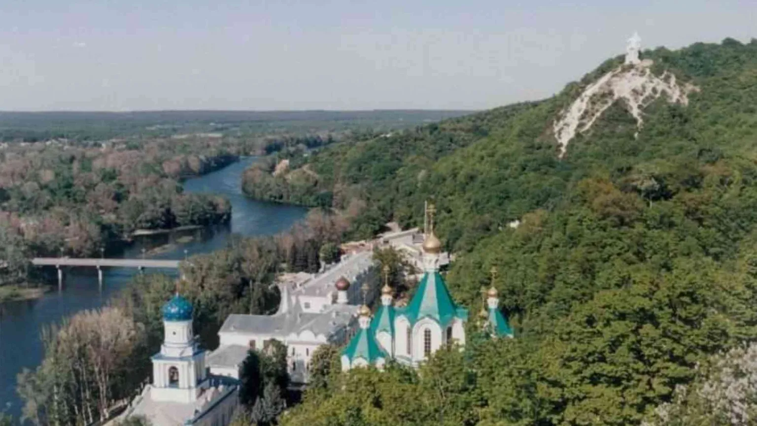 Colpito lo storico monastero di Svyatogorsk: morti due monaci e una suora
