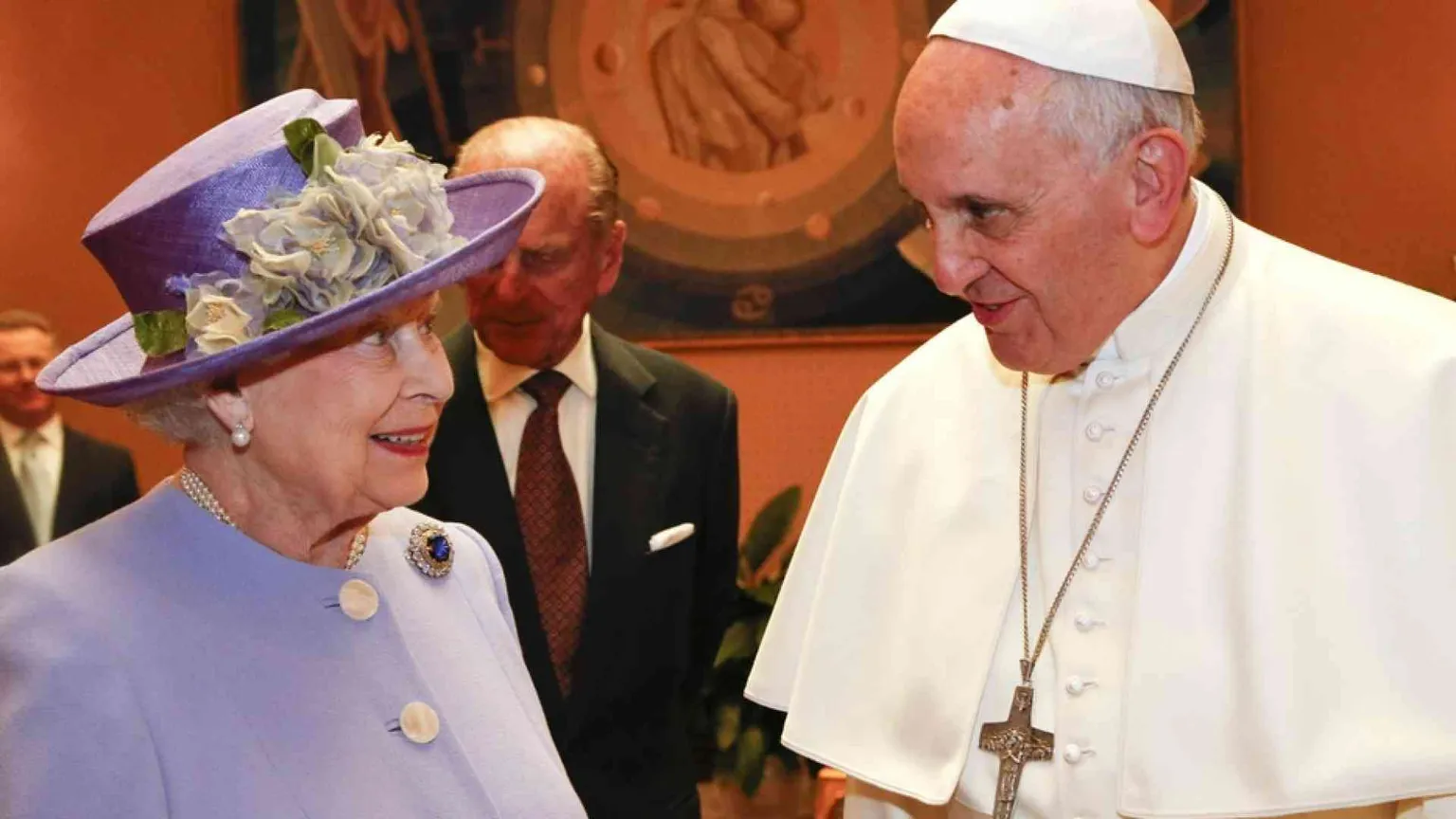 Gli auguri del Papa alla Regina Elisabetta II per i 70 anni di regno