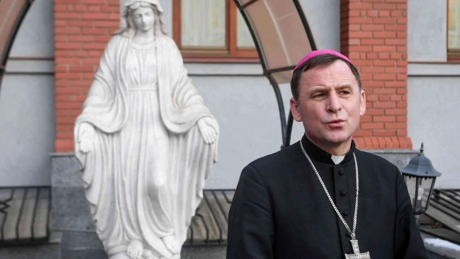 Il vescovo di Kharkiv: «Macerie e famiglie separate, la gente è depressa»