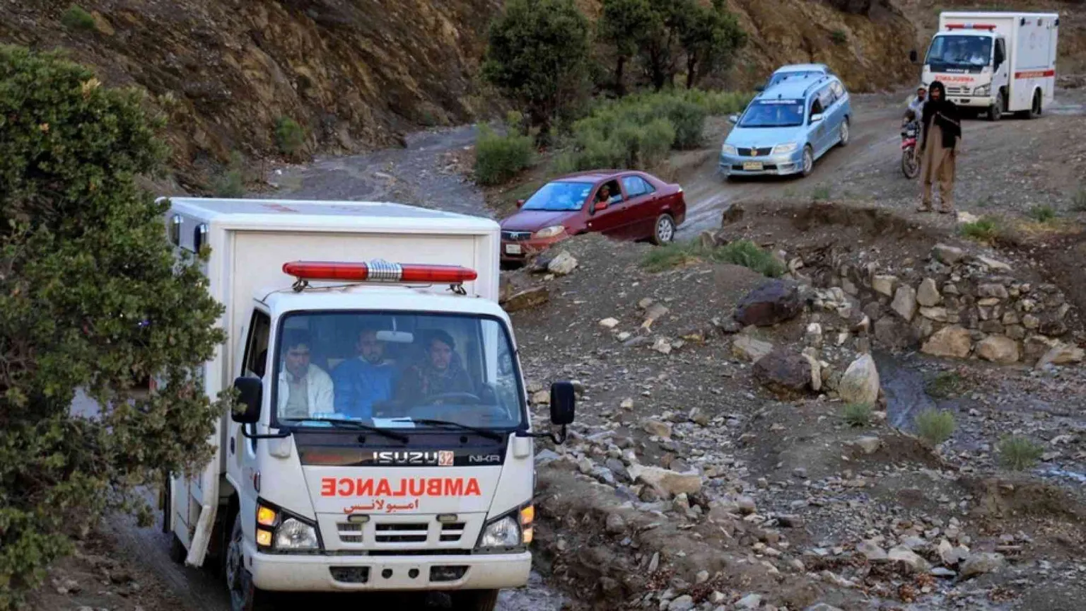 Terremoto, «1.500 morti». Le alluvioni ostacolano i soccorsi / Foto