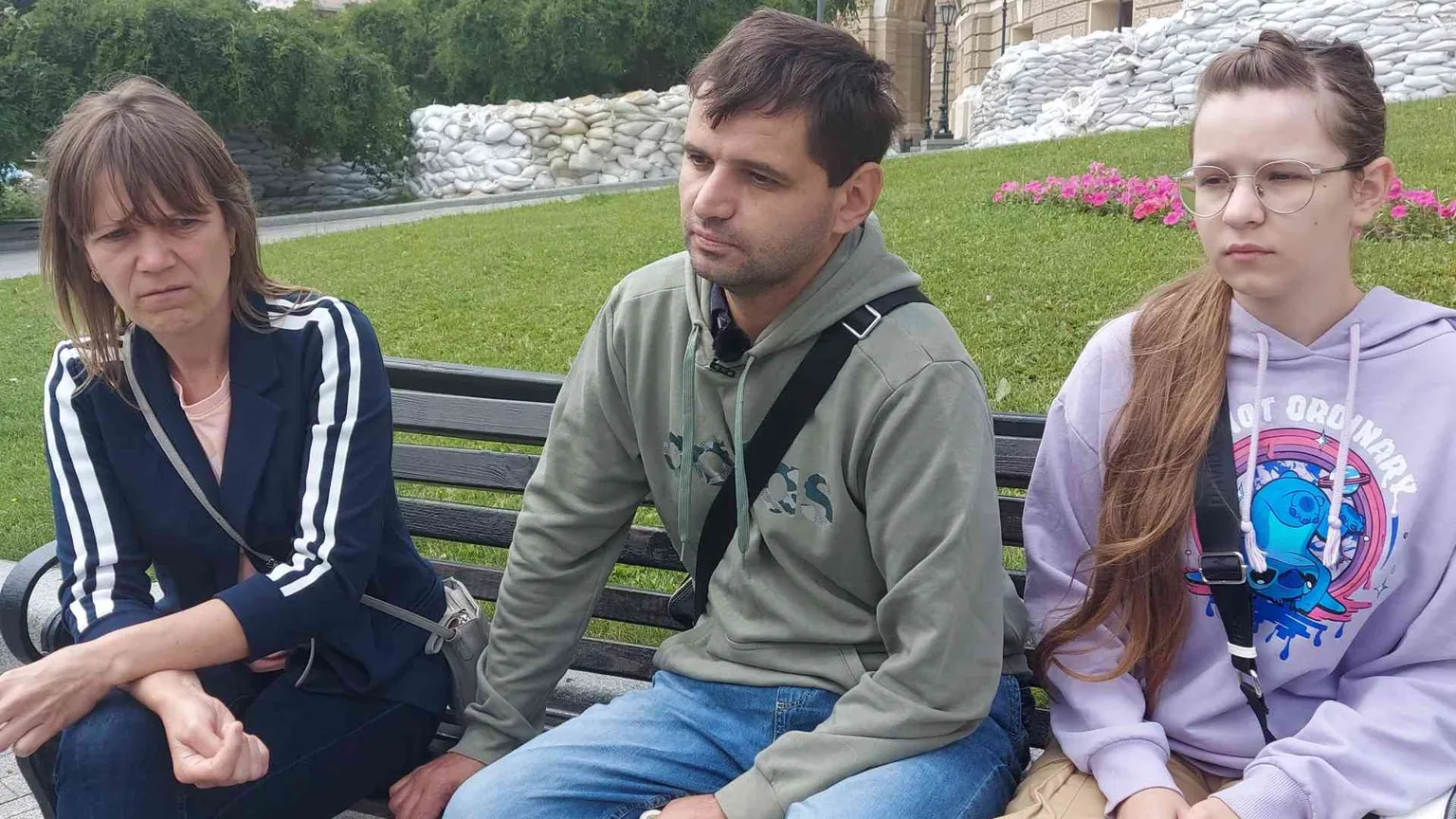 «Noi in ostaggio a Mariupol. Putin ci ha tolto tutto, perciò lo denunciamo»