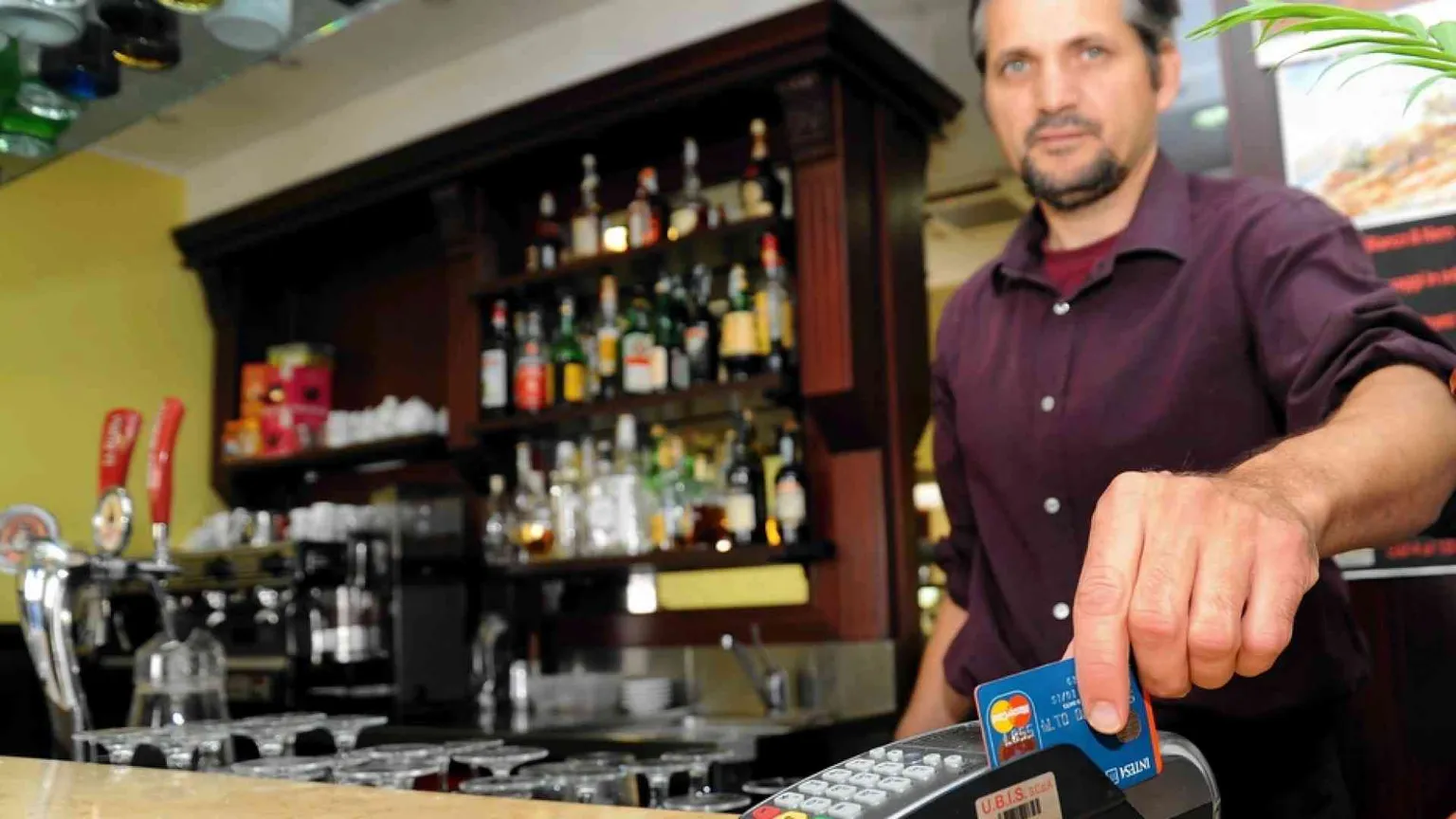 Arrivano le multe per commercianti e professionisti senza il Pos