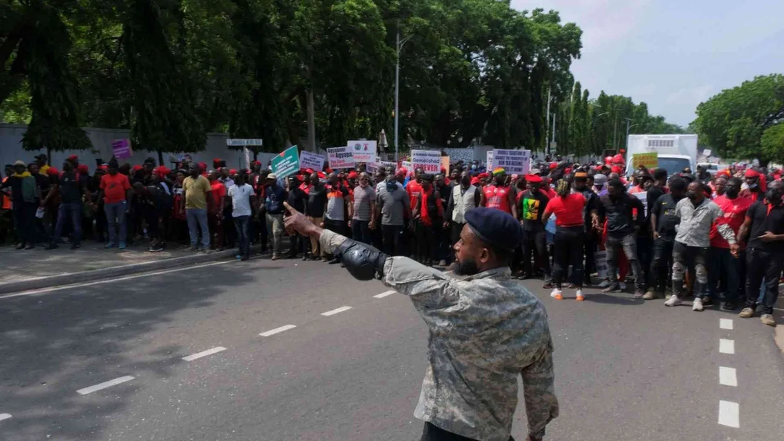 Prezzi del cibo alle stelle, esplode la protesta