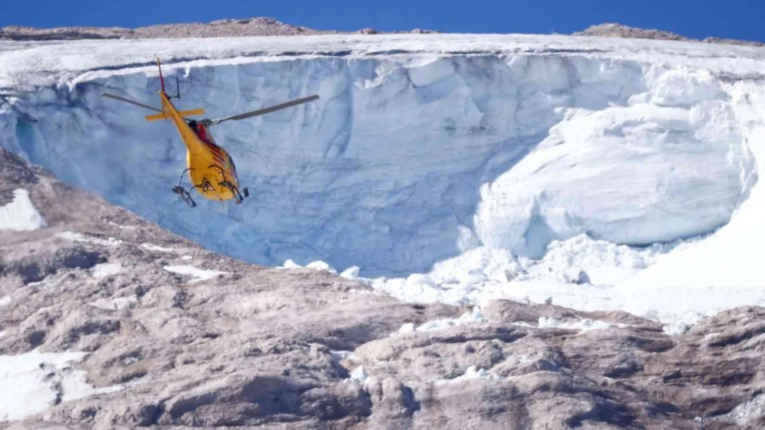 Marmolada, ritrovati altri 2 corpi. «Forse alpinisti della stessa cordata»