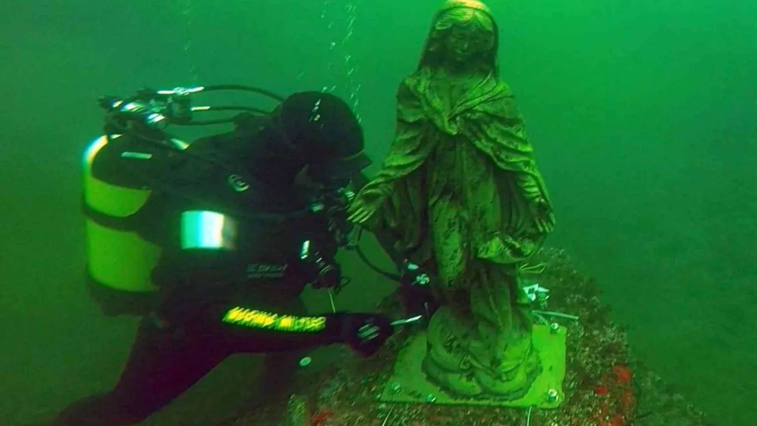 Nel mare di Ercolano i subacquei onorano la loro Patrona