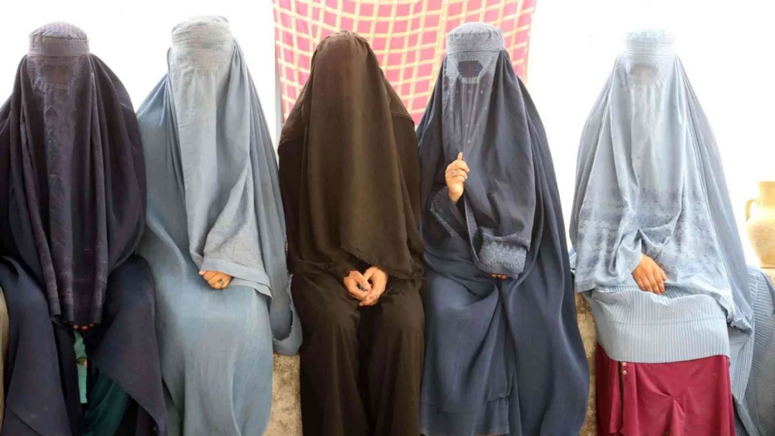 Afghanistan, torture e matrimoni forzati: la "morte al rallentatore" delle donne