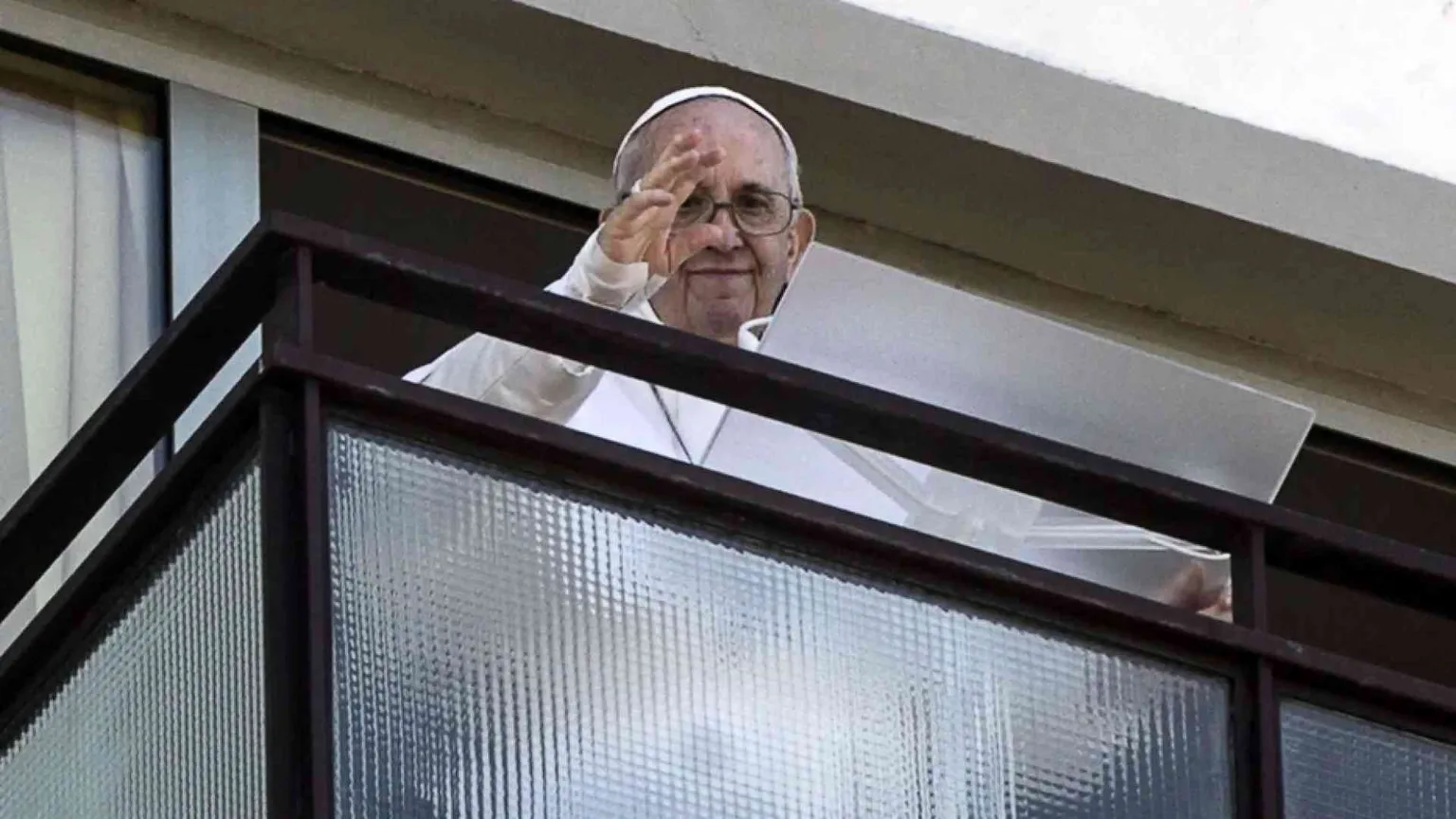 L'infermiere che salvò la vita al Papa sarà suo assistente sanitario personale